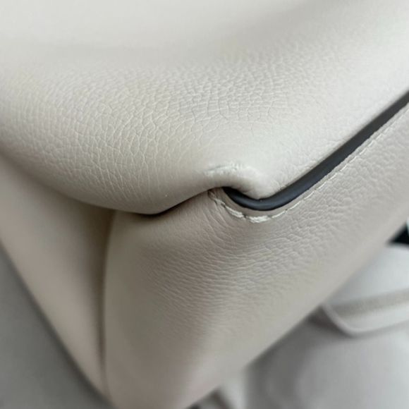 Louis Vuitton Lock Me Shopper Calf Leather Tote Bag Greige - Picture 5 of 11